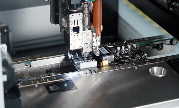 邁伺特全自動(dòng)點(diǎn)膠機(jī)PCB板封裝